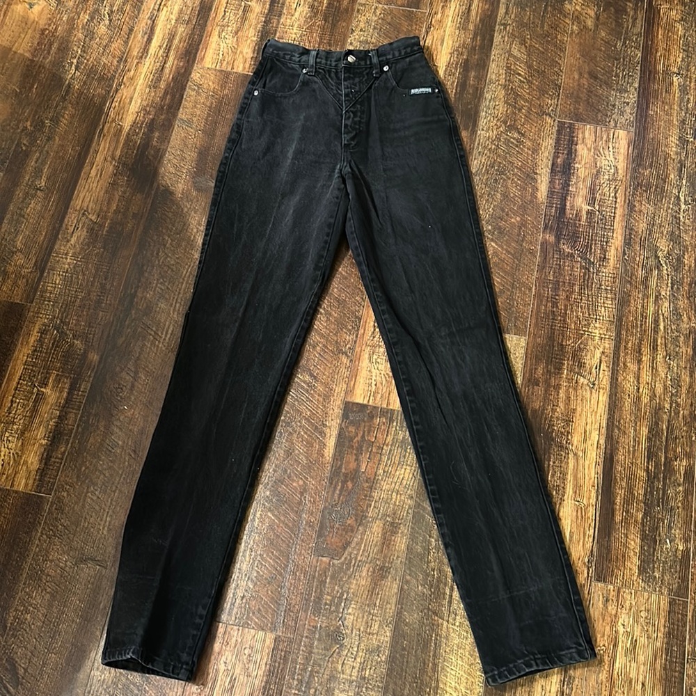 Vintage Roughrider women’s size 5/6 black jeans. Excellent Condition
